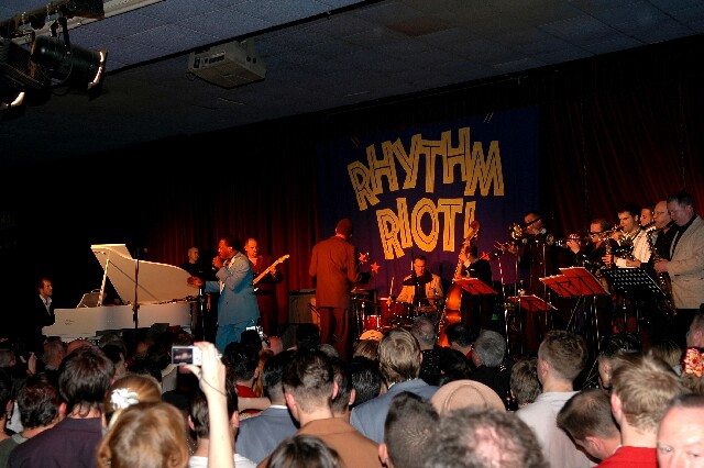 min 2006 11 25 riot 673
